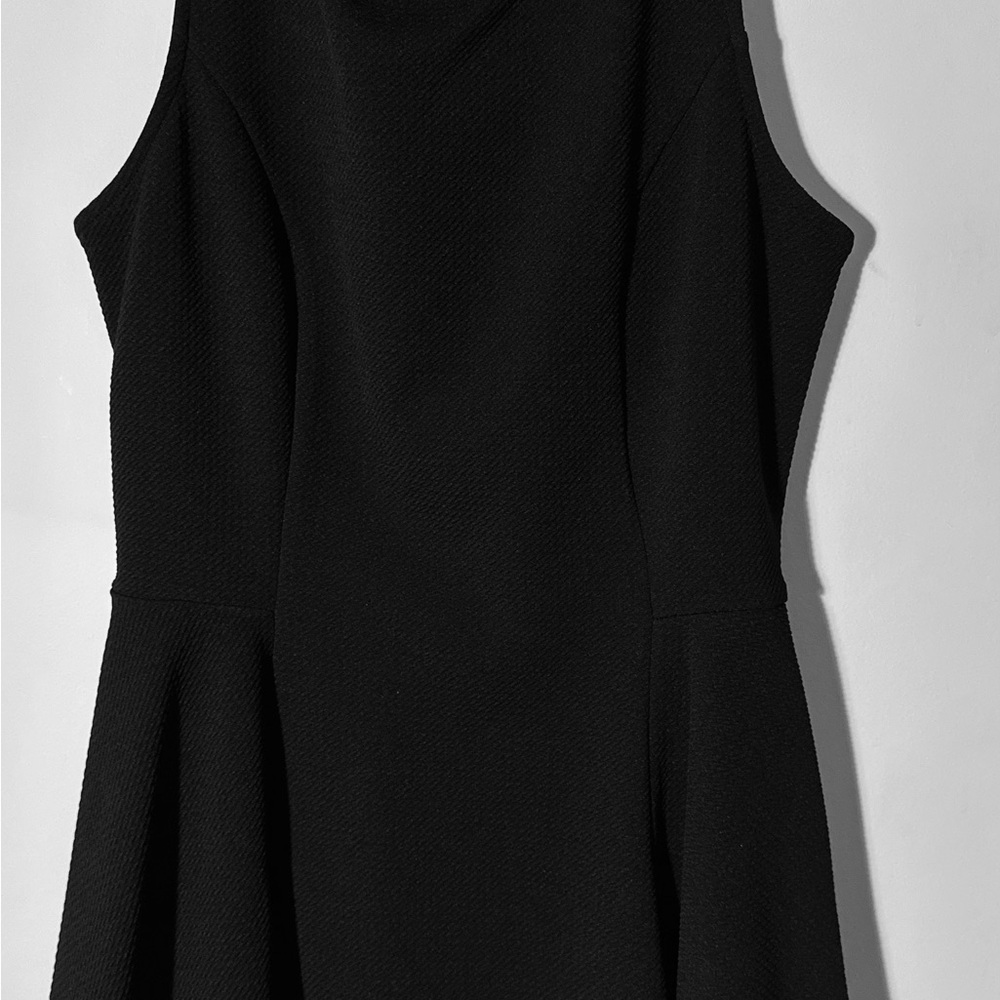 Soprano Elegant Black Sleeveless Top L
